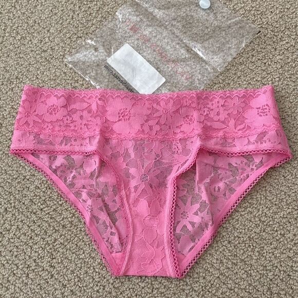 NEW Victoria’s Secret Floral Lacy Hiphugger Hip Hugger Panties Lingerie Medium - Picture 1 of 7